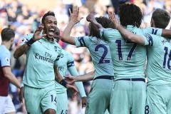 曼联夏窗标王级新星处子秀遇挑战：孤掌难鸣，团队支援待加强